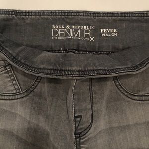 Rock & Republic Fever Pull Legging Size 8